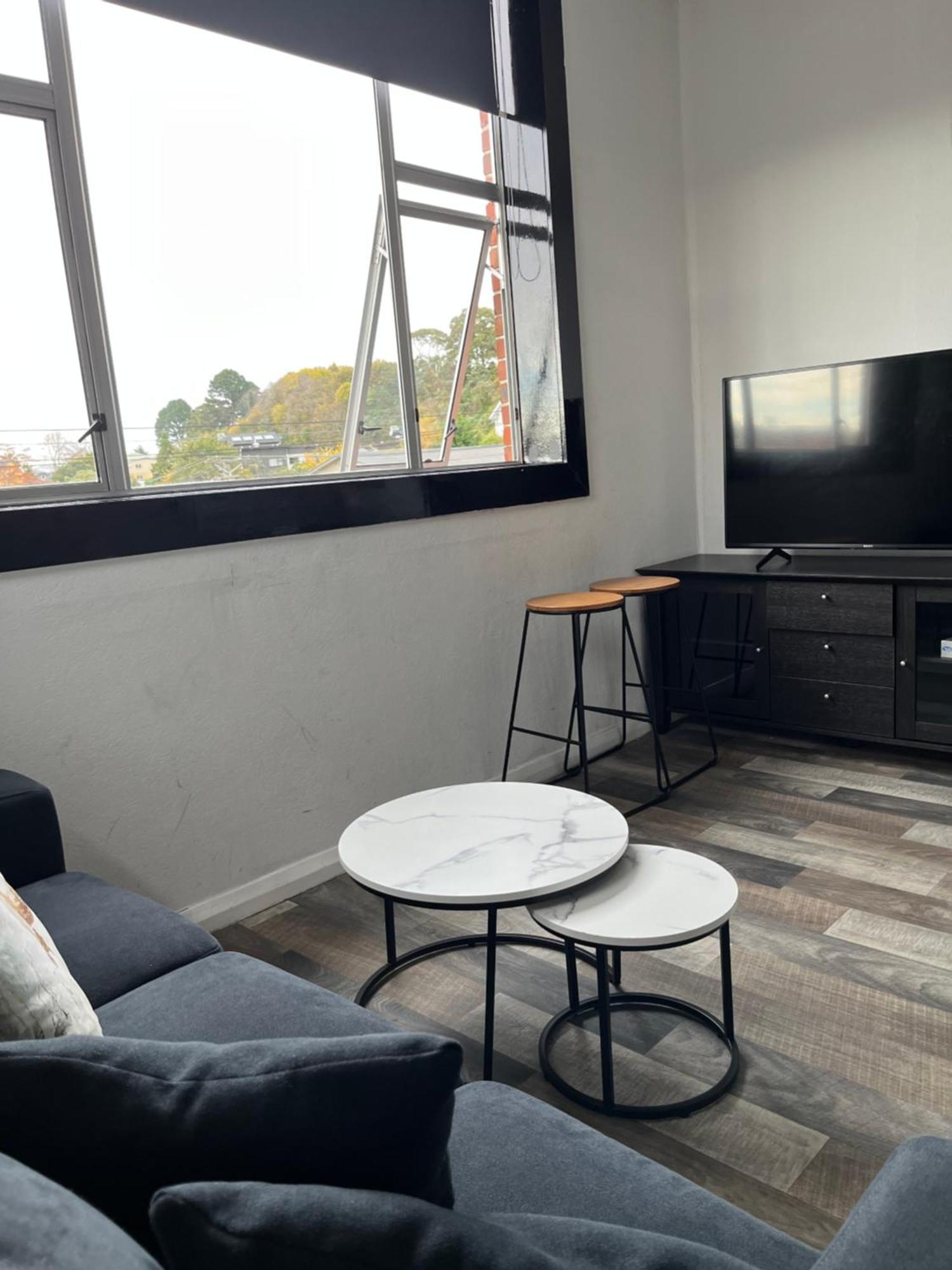 Modern Upstairs Apartment In Dunedin Central ภายนอก รูปภาพ